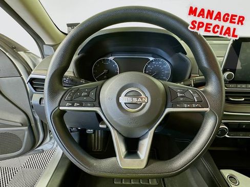 Used 2023 Nissan Altima 2.5 SV image 13