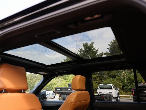 Certified 2022 Ford Expedition Platinum image 31