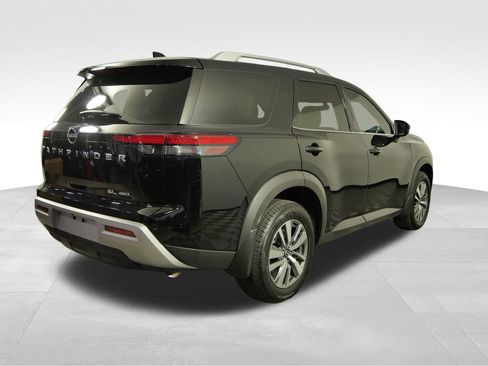 Used 2025 Nissan Pathfinder SL AWD/4WD image 10