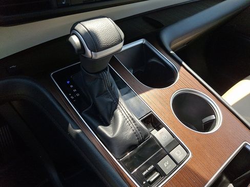 Used 2023 Toyota Sienna XLE AWD/4WD image 16