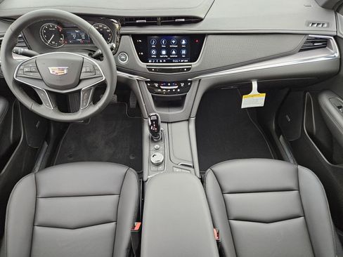 New 2026 Cadillac XT5 Luxury image 18