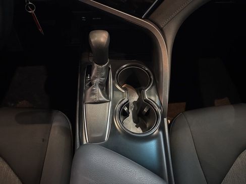 Used 2018 Toyota Camry L image 21