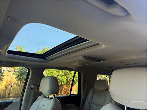Used 2020 Cadillac Escalade Premium Luxury AWD/4WD image 31