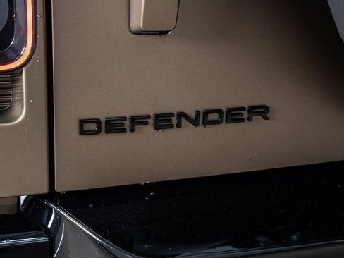 Used 2025 Land Rover Defender 110 X image 27