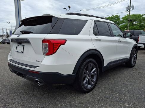 Used 2023 Ford Explorer XLT AWD/4WD image 6