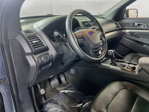 Used 2018 Ford Explorer XLT w/ Equipment Group 202A AWD/4WD image 9