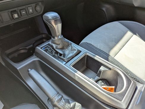 Used 2021 Toyota Tacoma TRD Off-Road AWD/4WD image 25