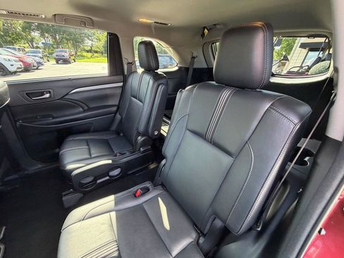 Used 2018 Toyota Highlander SE AWD/4WD image 32