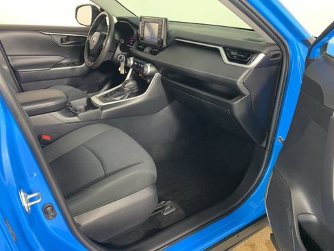 Used 2019 Toyota RAV4 LE w/ Carpet Mat Package image 37
