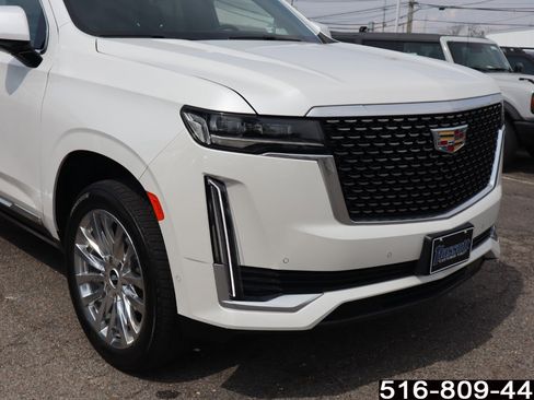 Used 2023 Cadillac Escalade Premium Luxury image 2