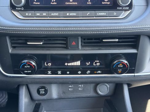 Used 2024 Nissan Rogue SV AWD/4WD image 18