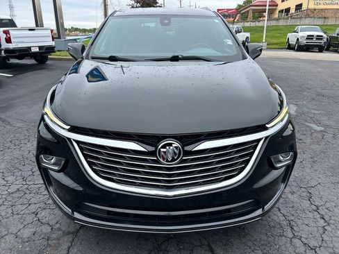 Used 2023 Buick Enclave Essence AWD/4WD image 2