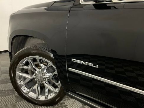 Used 2020 GMC Yukon XL Denali w/ Denali Premium Package AWD/4WD image 39