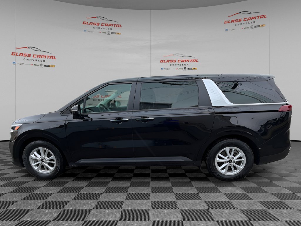 Used 2023 Kia Carnival LX FWD image 4