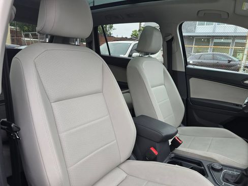 Used 2020 Volkswagen Tiguan SE w/ Panoramic Sunroof Package AWD/4WD image 10