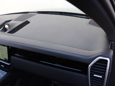 Used 2019 Porsche Cayenne S image 50