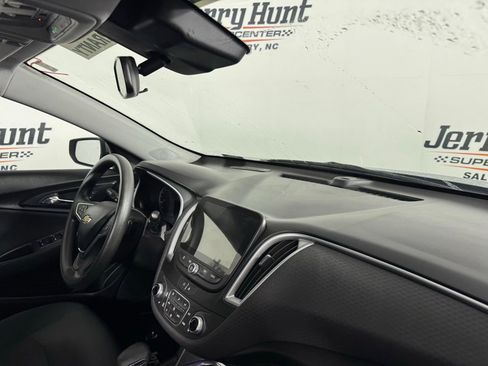 Used 2024 Chevrolet Malibu LT image 33