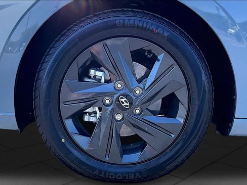 Used 2023 Hyundai Elantra Blue FWD image 10