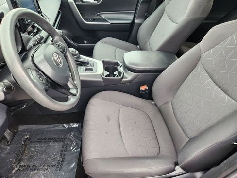 Used 2019 Toyota RAV4 XLE image 7