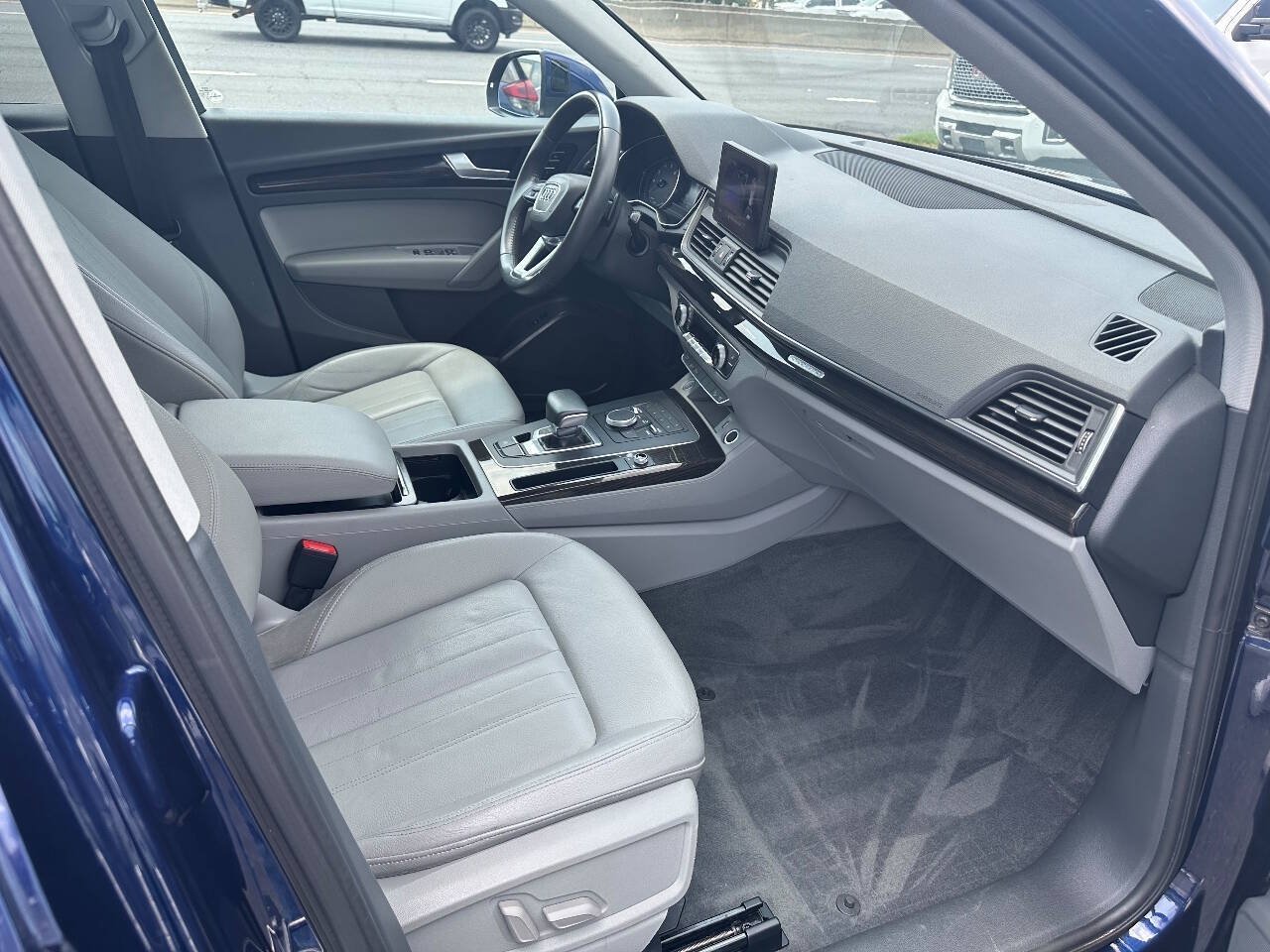 Used 2019 Audi Q5 2.0T Premium w/ Convenience Package AWD/4WD image 13