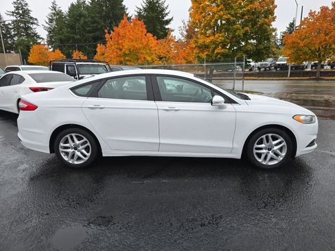 Used 2016 Ford Fusion SE FWD image 6