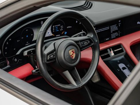 Used 2023 Porsche Taycan image 20