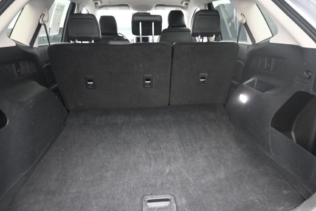 Used 2024 Ford Edge SEL AWD/4WD image 11