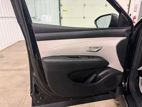 Used 2025 Hyundai Tucson SE AWD/4WD image 14