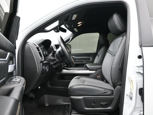 Used 2024 RAM 2500 Big Horn w/ Night Edition AWD/4WD image 10