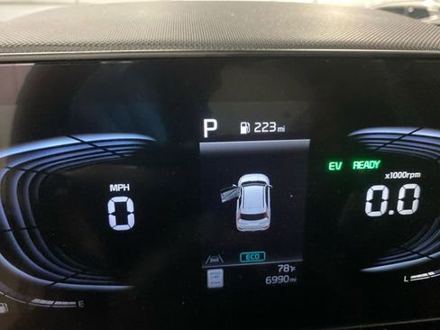 Used 2025 Kia Niro EX image 10