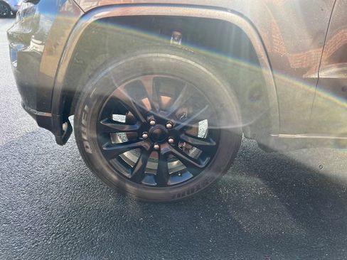 Used 2020 Jeep Grand Cherokee Altitude image 10