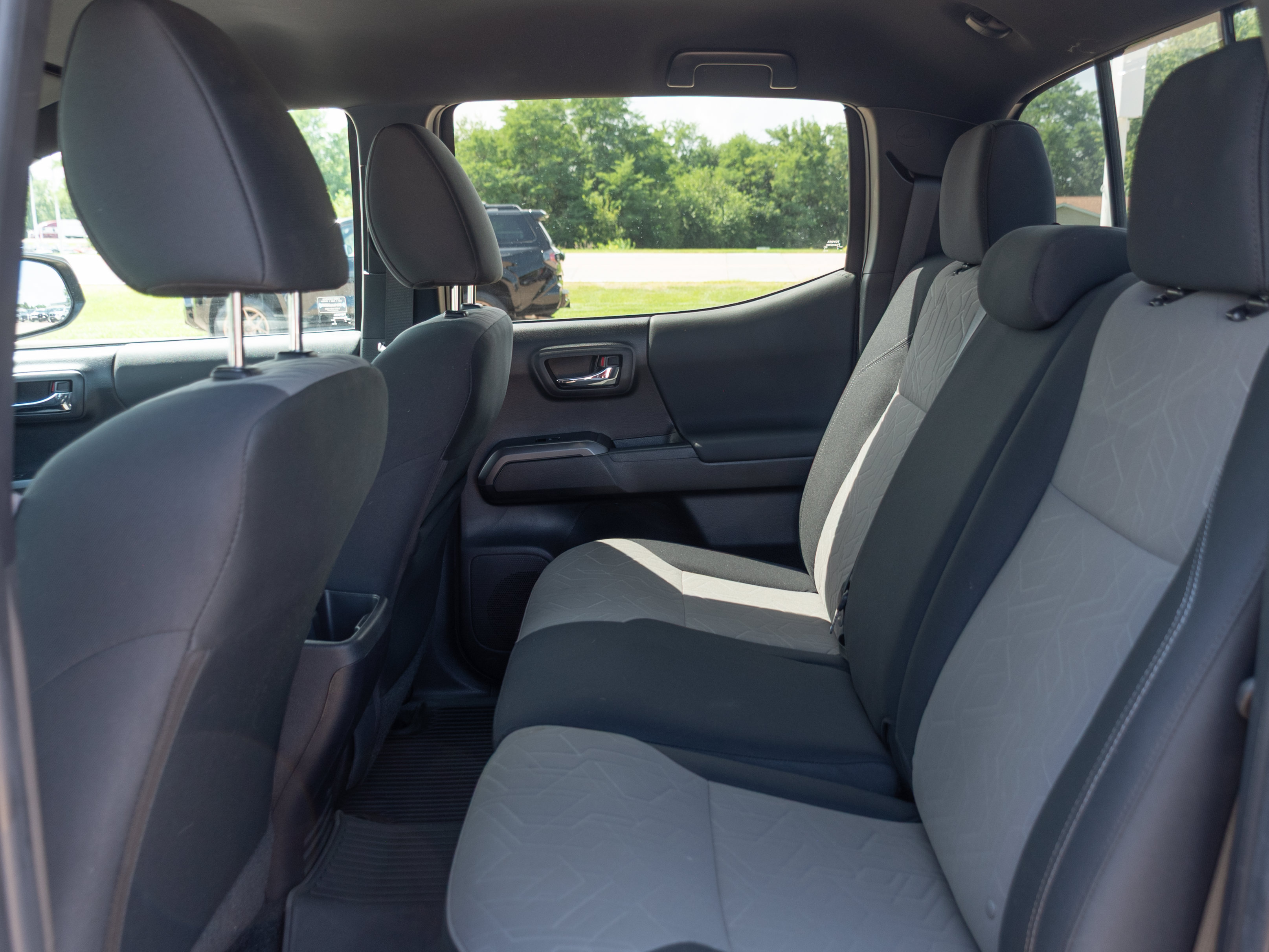 Used 2022 Toyota Tacoma TRD Sport AWD/4WD image 17