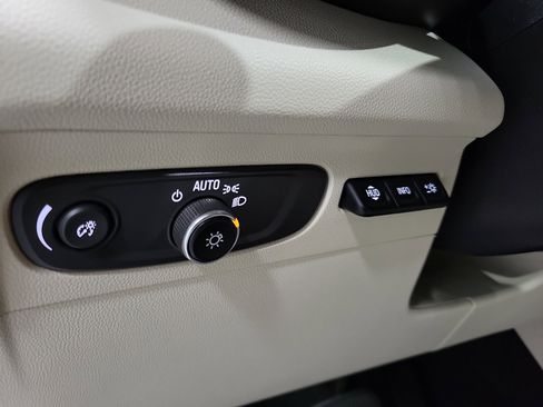 Used 2022 Buick Envision Essence w/ Technology Package I image 13