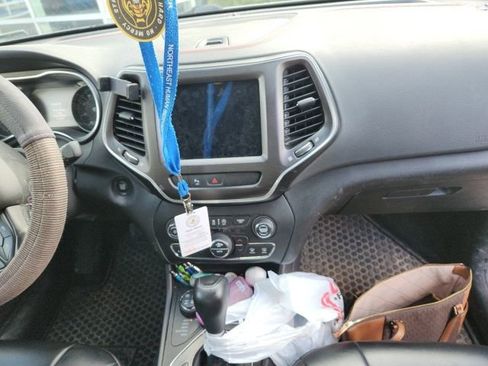 Used 2020 Jeep Cherokee Trailhawk w/ Cold Weather Group AWD/4WD image 19