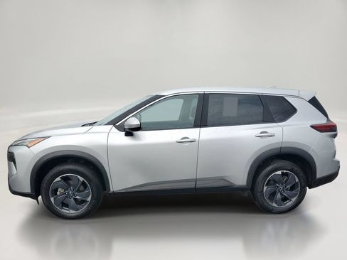 Used 2025 Nissan Rogue SV FWD image 4