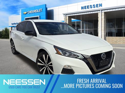 Used 2021 Nissan Altima 2.5 SR image 1