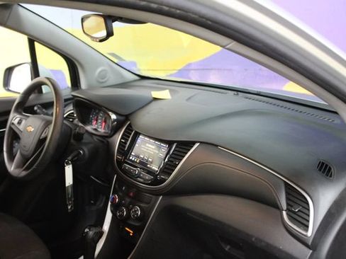 Used 2020 Chevrolet Trax LS w/ Tint and Cruise Package FWD image 12