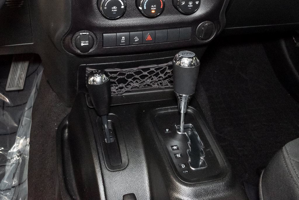 Used 2018 Jeep Wrangler Unlimited Sport w/ Connectivity Group AWD/4WD image 16