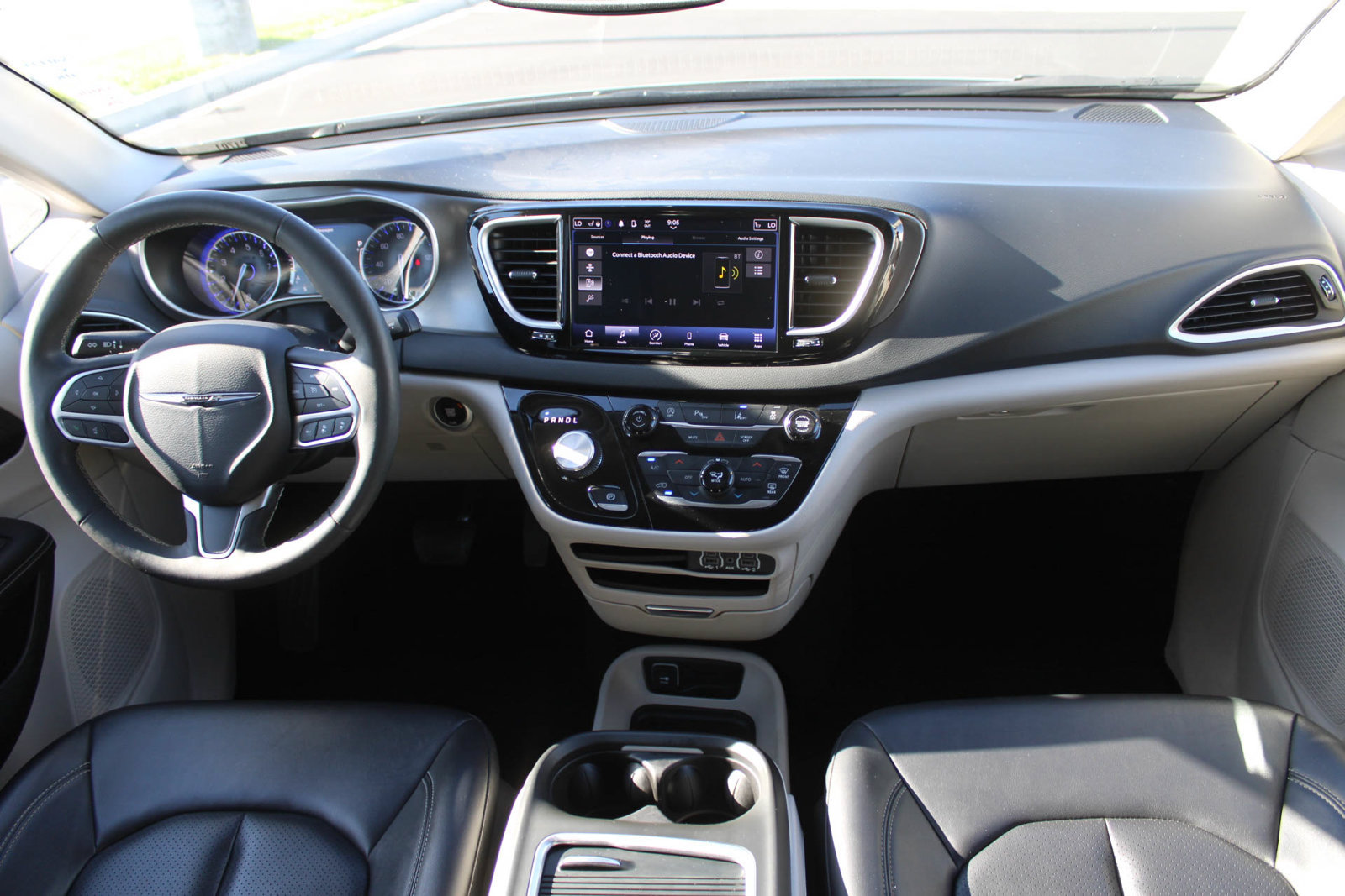 Used 2024 Chrysler Pacifica Touring-L FWD image 12