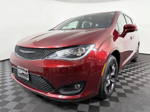 Used 2019 Chrysler Pacifica Touring Plus w/ S Appearance Package FWD image 3