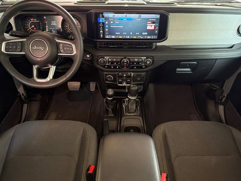 Used 2024 Jeep Wrangler Unlimited Sahara AWD/4WD image 18