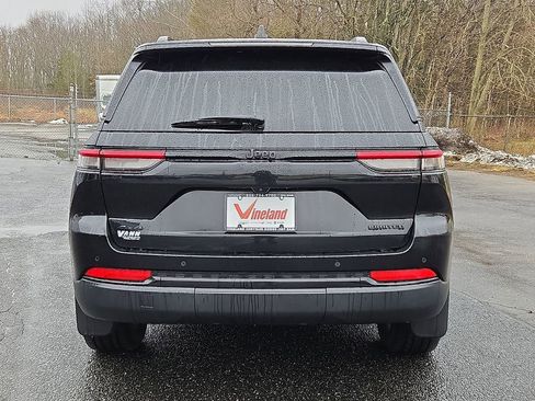 Used 2023 Jeep Grand Cherokee Limited w/ Black Appearance Package image 5