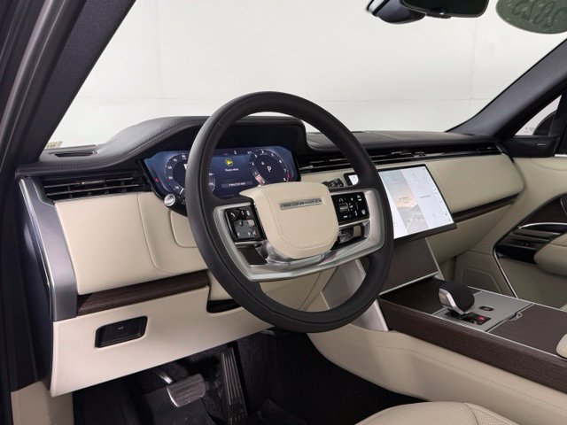 Used 2025 Land Rover Range Rover Long Wheelbase SE AWD/4WD image 5