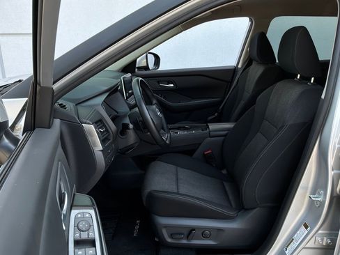 Used 2025 Nissan Rogue SV FWD image 10
