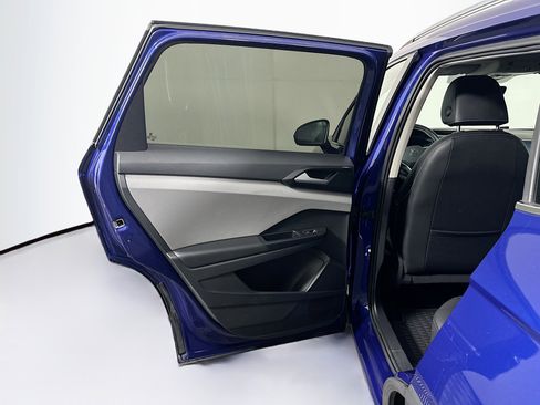 Used 2023 Volkswagen Taos SE w/ Panoramic Sunroof Package FWD image 26