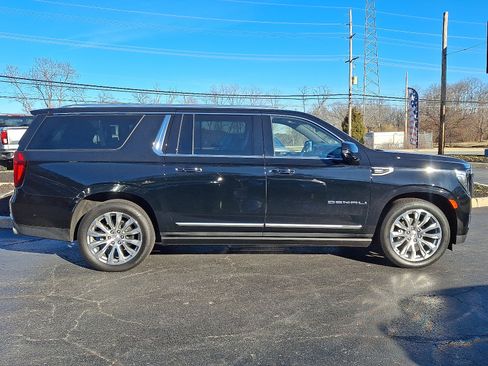 Used 2024 GMC Yukon XL Denali w/ Denali Reserve Package image 7