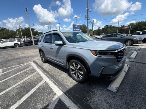Used 2023 Honda Pilot Touring image 2