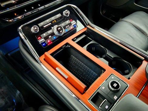 Used 2024 Lincoln Navigator Reserve image 16