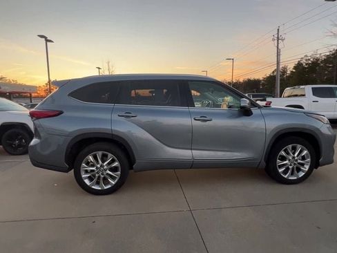 Used 2020 Toyota Highlander Limited image 7