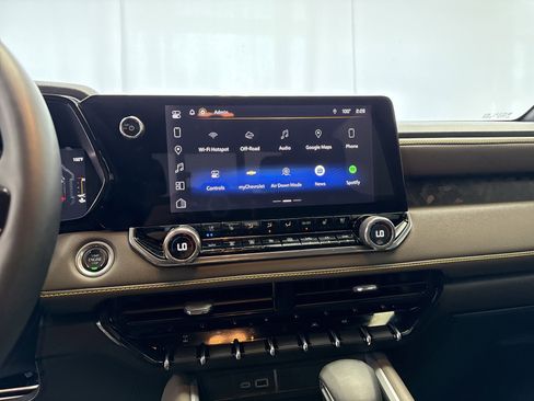 Used 2024 Chevrolet Colorado ZR2 w/ ZR2 Convenience Package III image 11